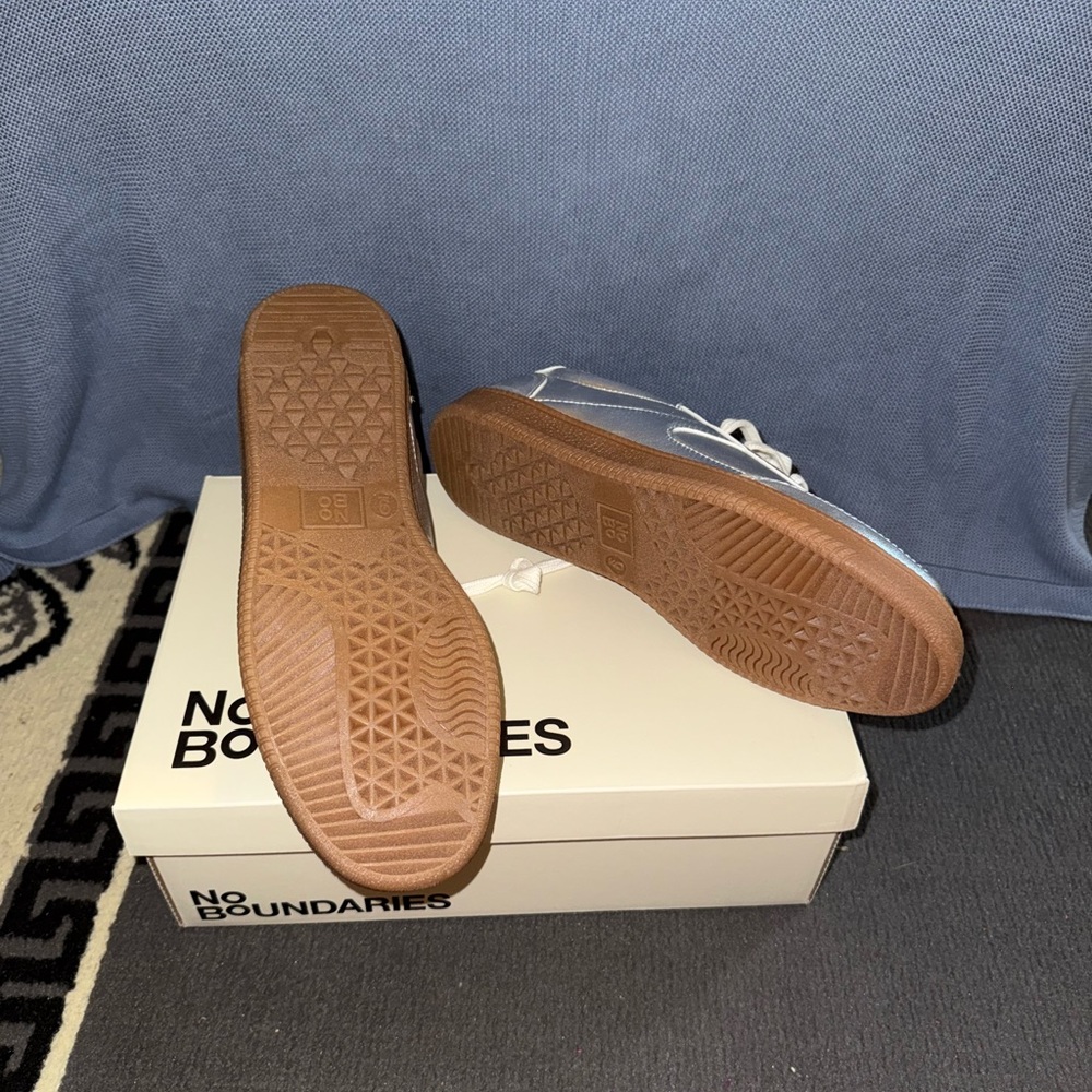 No Boundaries Silver Athletic Shoes - Picture 3 of 3